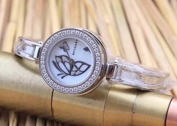 ブルガリ時計正面デザイン